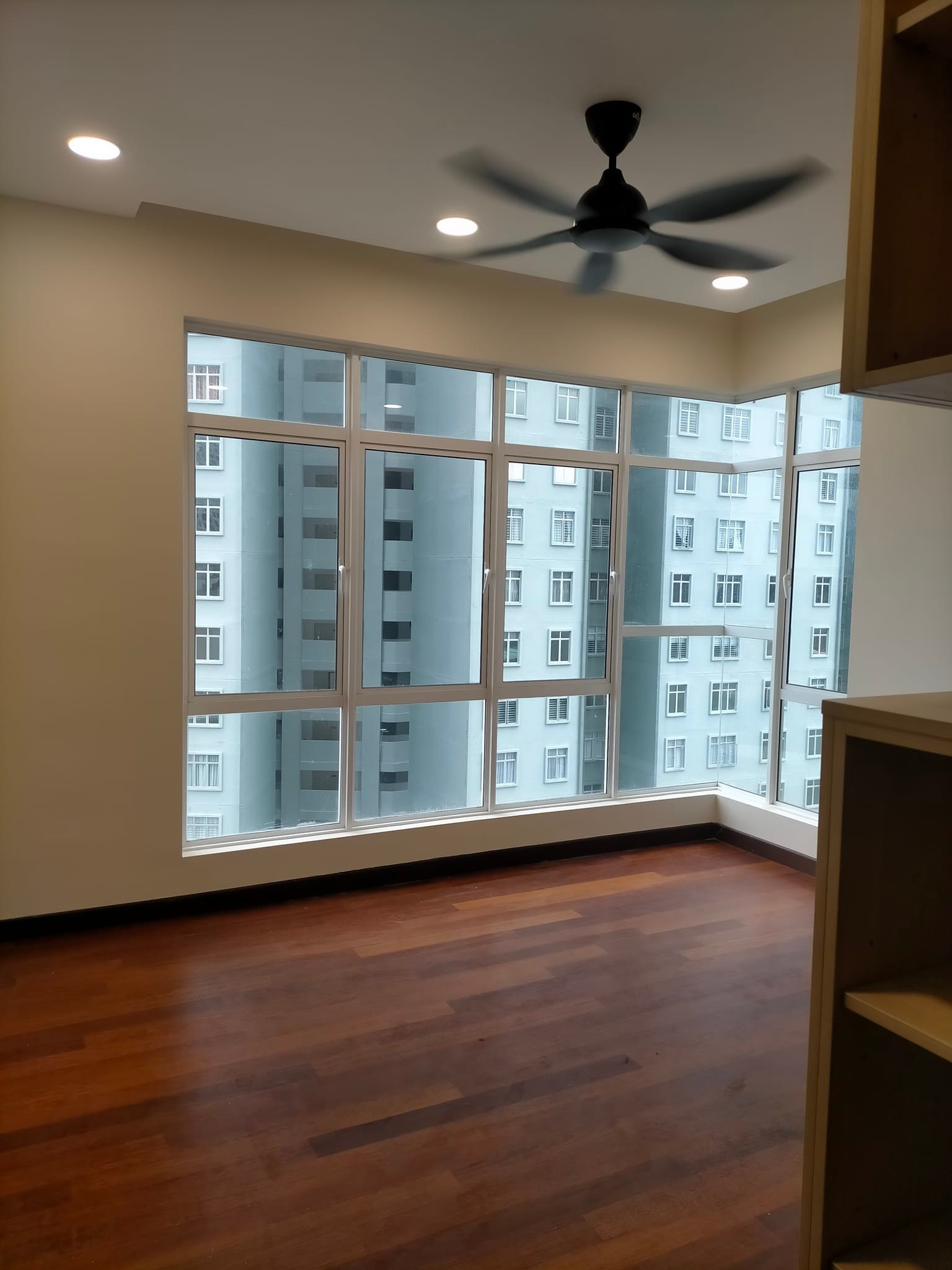 Amani Residensi Wardrobe