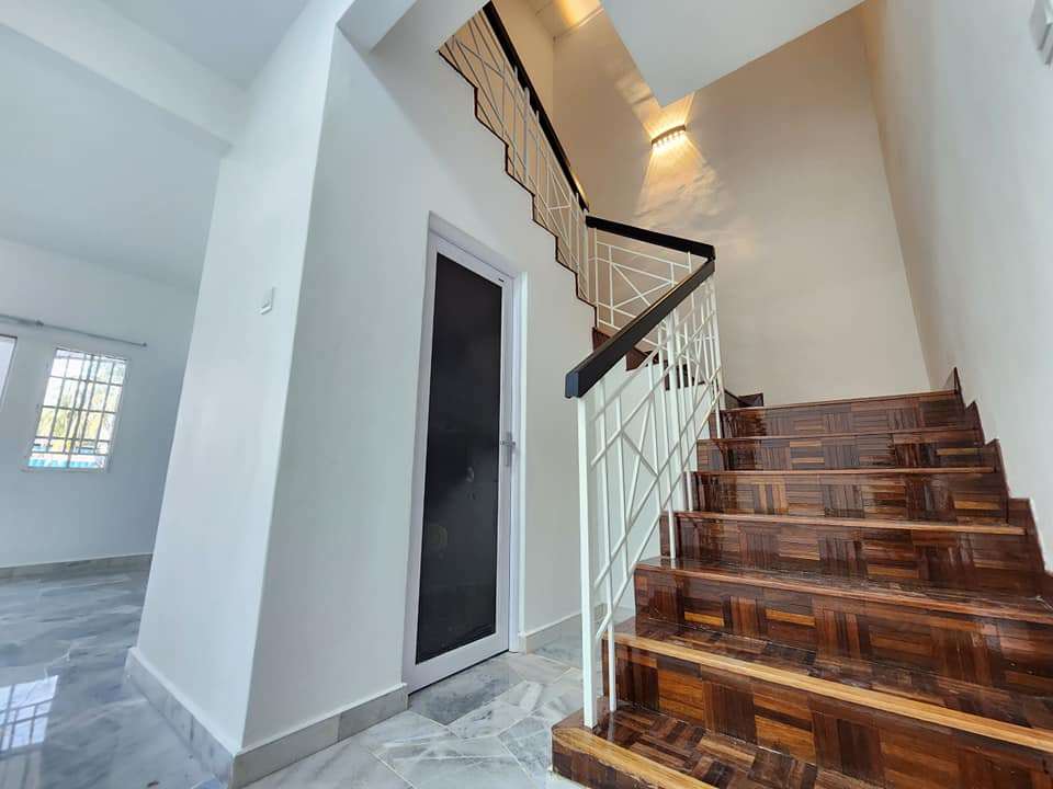 Executive Double-Storey Residence Renewal 4